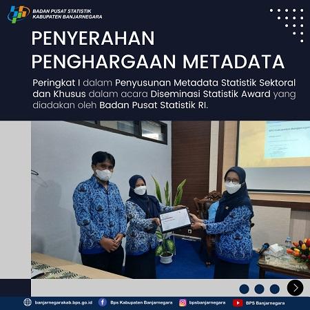 Penyerahan Penghargaan Penyusunan Metadata Statistik Sektoral dan Khusus