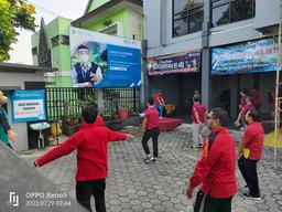 Seluruh Pegawai BPS Kab. Banjarnegara Mengikuti Senam Jum'at Sehat 29 Juli 2022