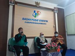 All BPS Kab. Banjarnegara Holds Service Meeting in June 2022